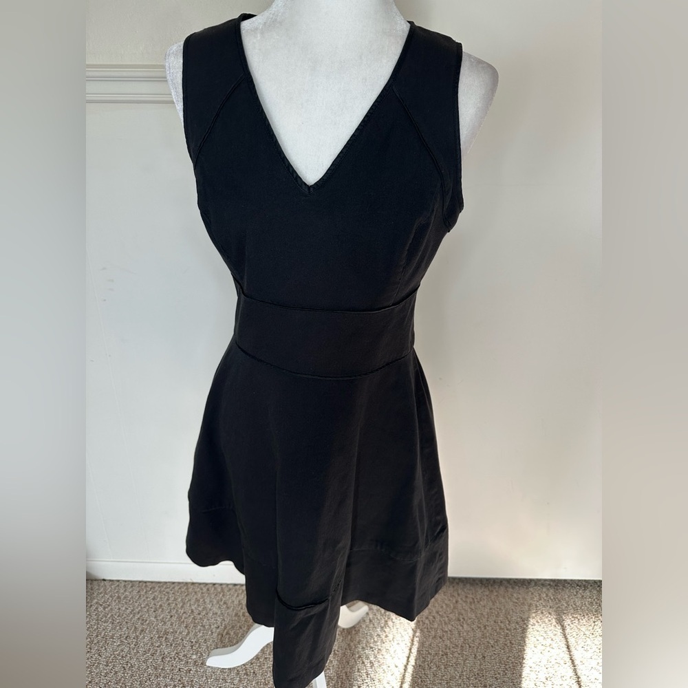 Banana Republic Black A-Line V-Neck Cocktail Dress size 10